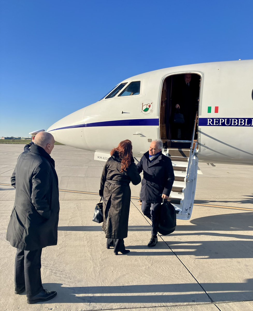 ItalyinFrance's tweet photo. Arrivo a Parigi del Ministro dell’Interno 🇮🇹 Prefetto @Piantedosim e 
inizio dell’incontro bilaterale con il Ministro dell’Interno 🇫🇷 @GDarmanin https://t.co/oDE5Lvi9EN