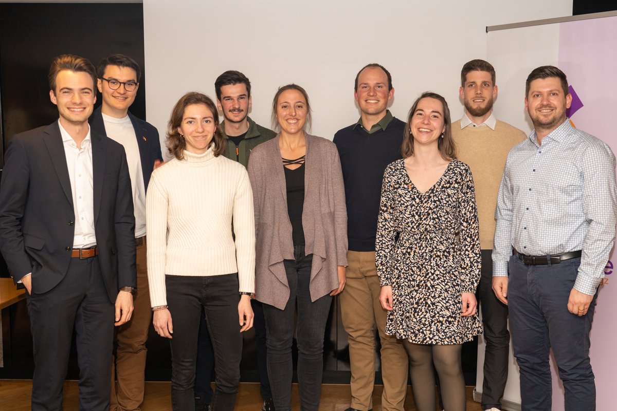 .<a href="/DieJungeMitteSZ/">Die Junge Mitte Kanton Schwyz</a> steigt mit 2 vollen Listen in die Nationalratswahlen &amp; <a href="/blunschy/">Dominik Blunschy</a> startet auf dem 1. Listenplatz bei der <a href="/diemittesz/">Die Mitte Schwyz</a>. #WahlCH23 Beste Voraussetzung, um den NR zu verjüngen. 💪🏼 Top motiviertes und engagiertes Team. Viel Erfolg und danke für das grosse Engagement!