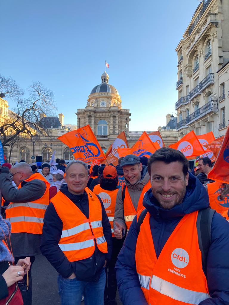 || Médias ||

🚨La <a href="/cfdtcheminots/">cfdtcheminots</a> sera représentée par son secrétaire général <a href="/thomas_cavel/">Thomas CAVEL</a> ce soir sur le plateau de <a href="/BFMTV/">BFM</a> à 19h30. 

Elle appelle à durcir le mouvement contre cette #ReformeDesRetraites avec une #grevereconductible à compter du 7️⃣ mars #SNCF ✊