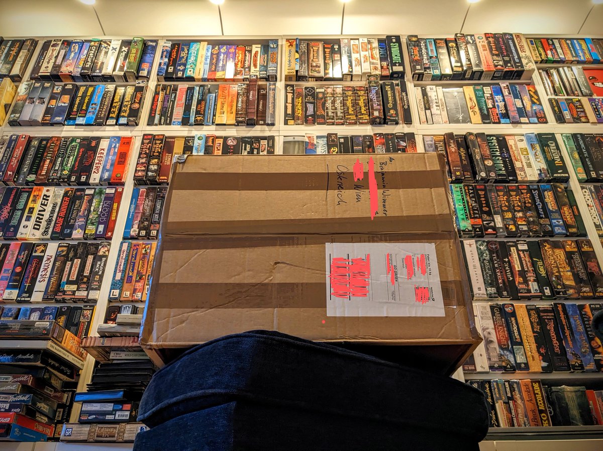 3DBigBoxGames's tweet image. My BigBoxCollection.com lacking #WingCommander games? Well, no more!

Thx to @Dominus_Exult getting rid of duplicates, a huge box full of big boxes was waiting at the post office. Also grabbed a gorgeous French Nomad Soul, an #Ultima 8 &amp;amp; finally a copy of Times of Lore 🥰