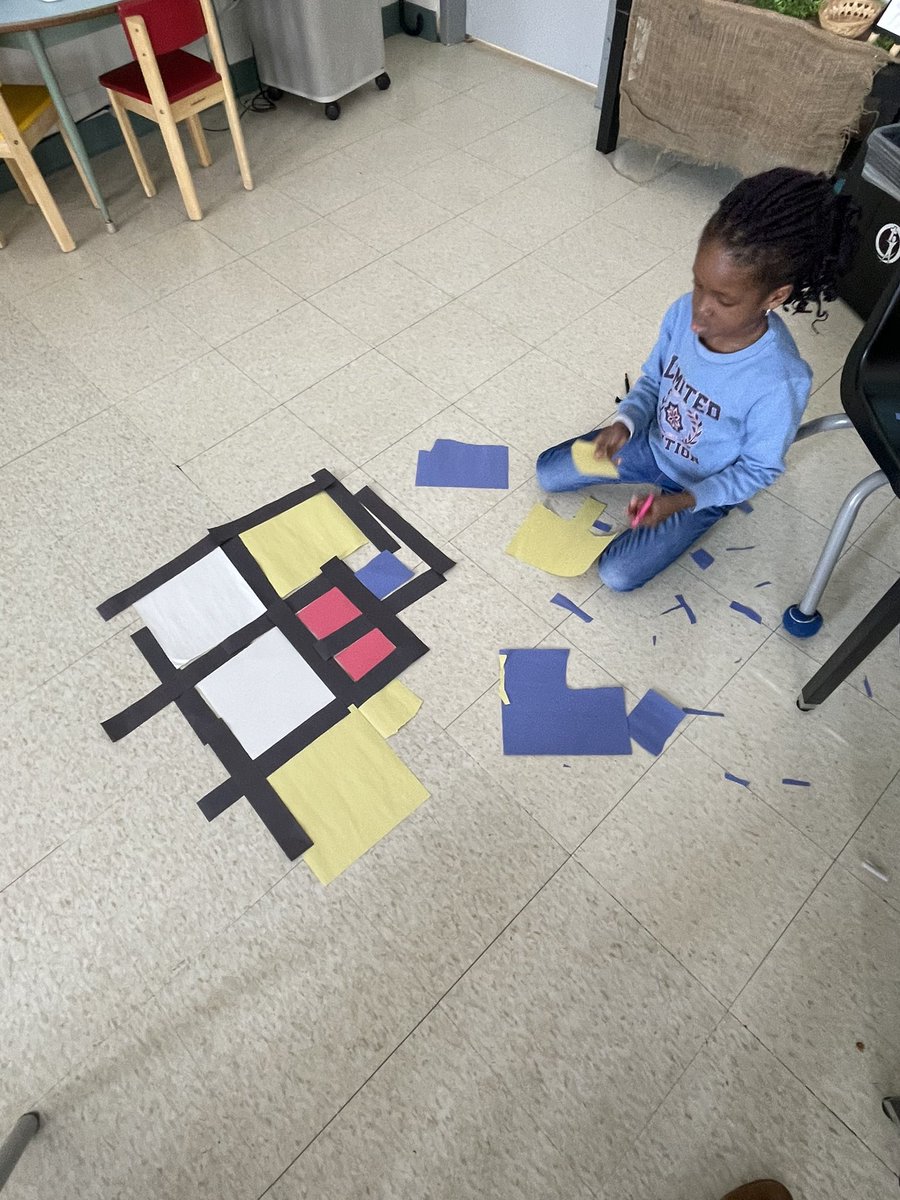 TdKinders's tweet photo. Making connections to the artist Piet Mondrian by exploring shapes, lines and colours to create a loose parts composition. ❤️🟥🟨🟦◻️◾️#ocsbArts #ocsbsteam #artandmath @TDMcGeeOCSB #ocsbDL https://t.co/I27LWdwfG0