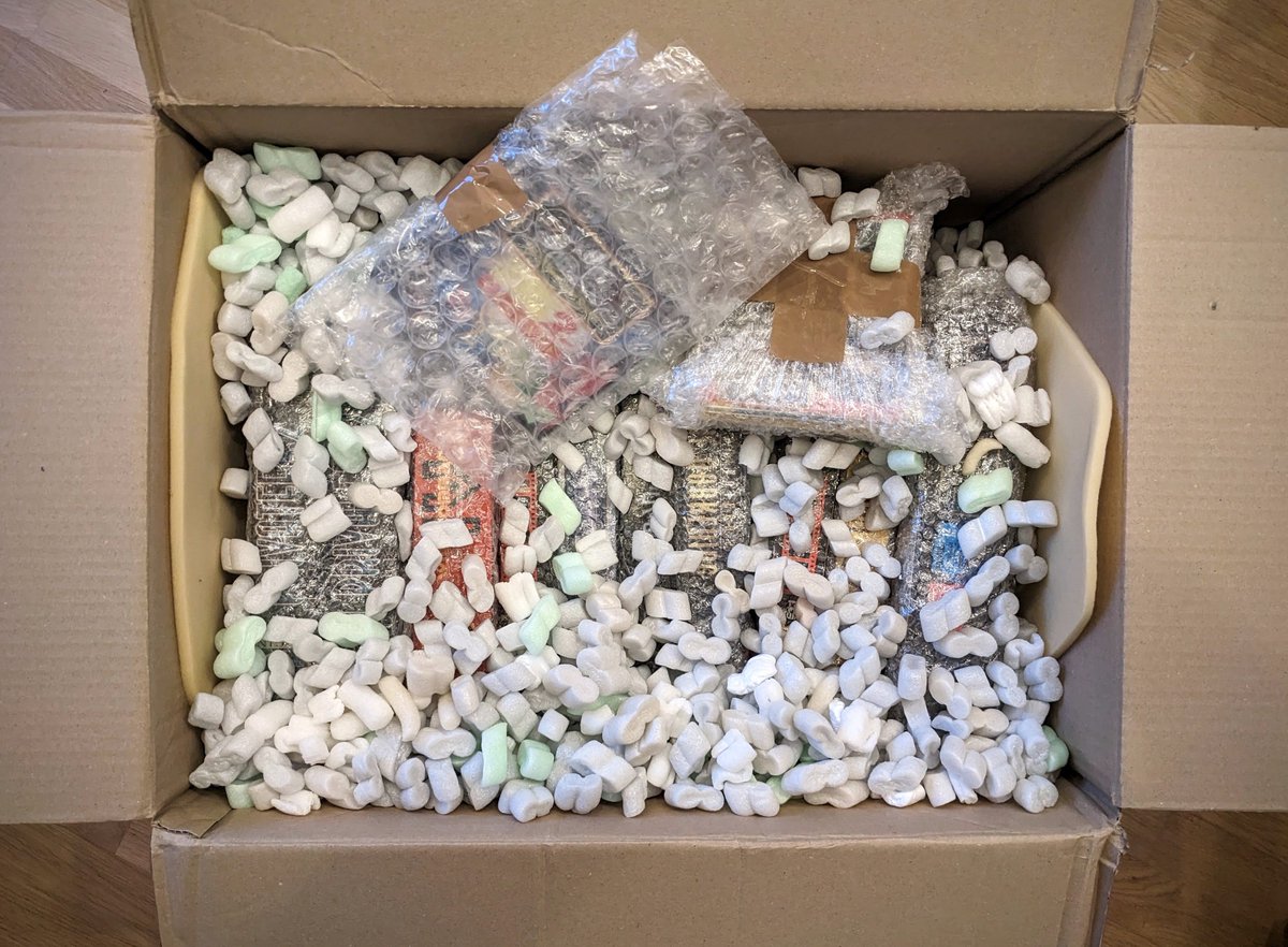 3DBigBoxGames's tweet image. My BigBoxCollection.com lacking #WingCommander games? Well, no more!

Thx to @Dominus_Exult getting rid of duplicates, a huge box full of big boxes was waiting at the post office. Also grabbed a gorgeous French Nomad Soul, an #Ultima 8 &amp;amp; finally a copy of Times of Lore 🥰