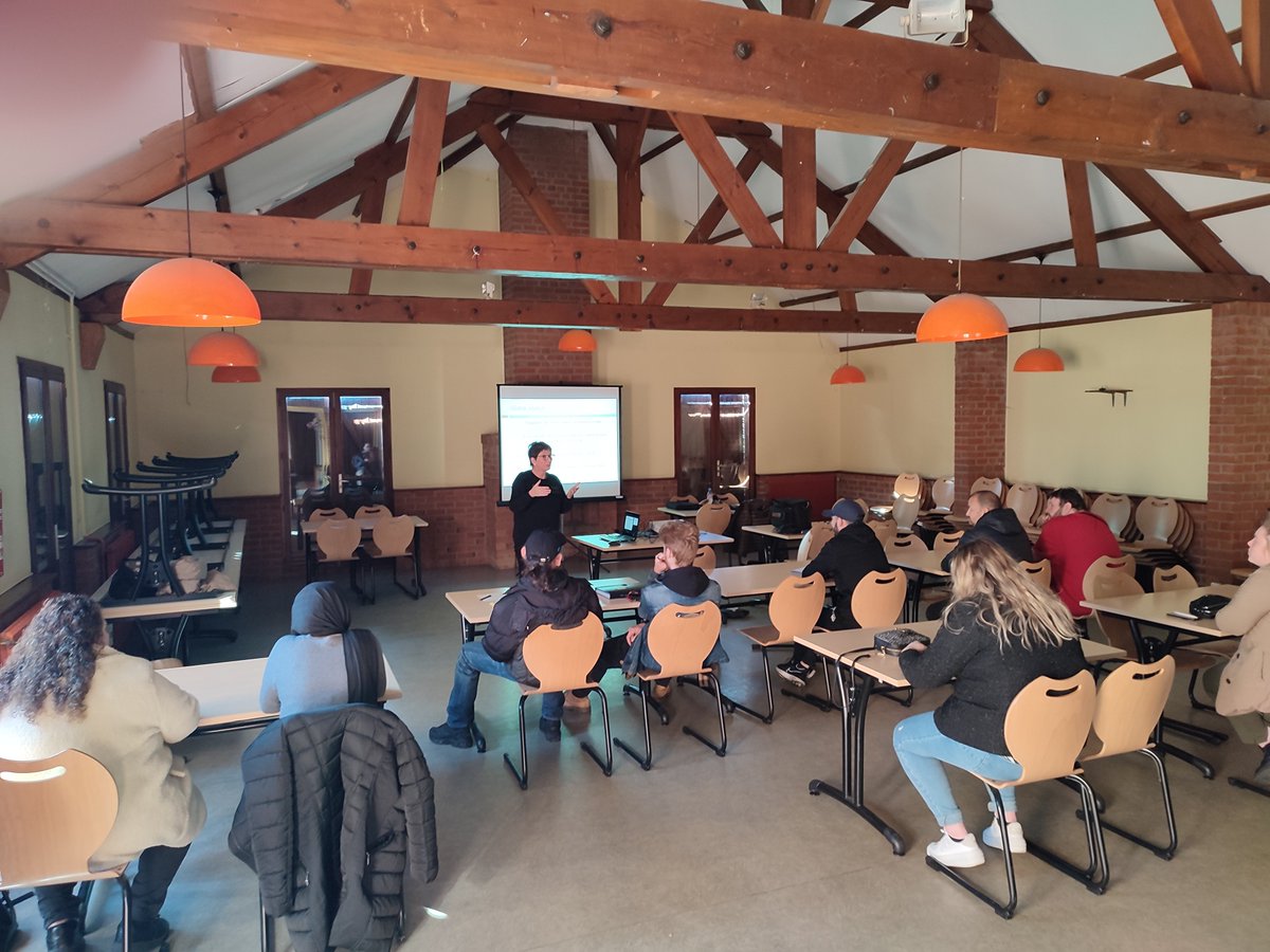 #EMPLOISFRANCS 2023 VS 2 
📌 27/02 AU 03/03 - Jour1
#QPV 
👉2 recrutements 
👉23 candidats reçus
#Leroymerlin #contratdeprofessionnalisation 
avec la🤝 de la Médiatrice Emplois Francs #VilledeMaubeuge
et #STNI 
 #Embauchesàvenir