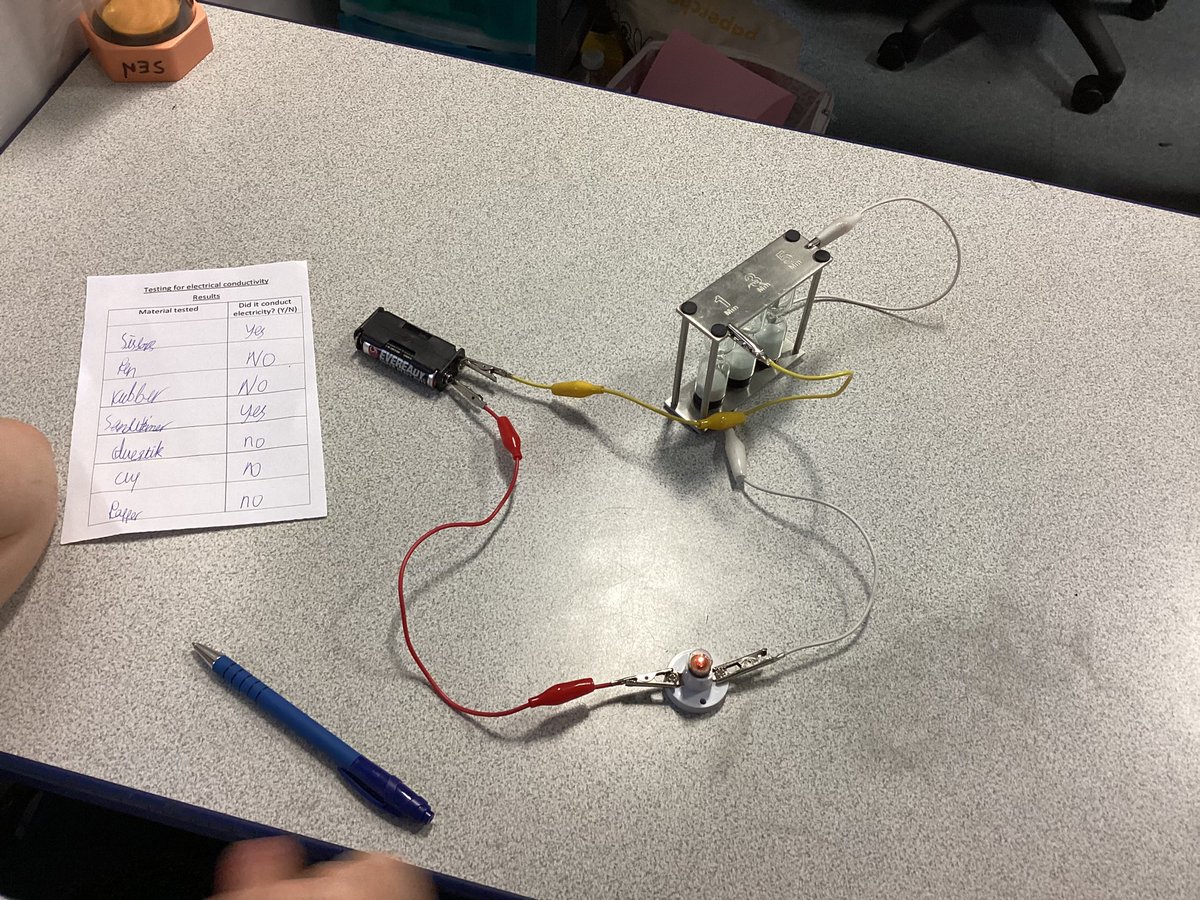 MoorlandsHudds's tweet image. Year 5 investigates the electrical conductivity of different materials #MPSscience #MPSYear5