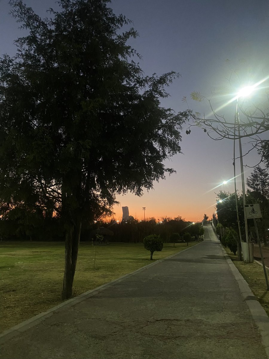 Glacue64's tweet photo. Iniciando semana con
todo #FelizLunes #runners
Día de #fartlek muy buen
#entrene saludos
Avanzando paso a paso!
@logrartusmetas
@ComuniRunners
@ManicomioRunner
@MeEncantaCorrer
@CorroAMiPaso
@FenixRun_Mexico
@LoveRunSmile
#sumandokms
Así amanece! https://t.co/bEyfkpSvfx