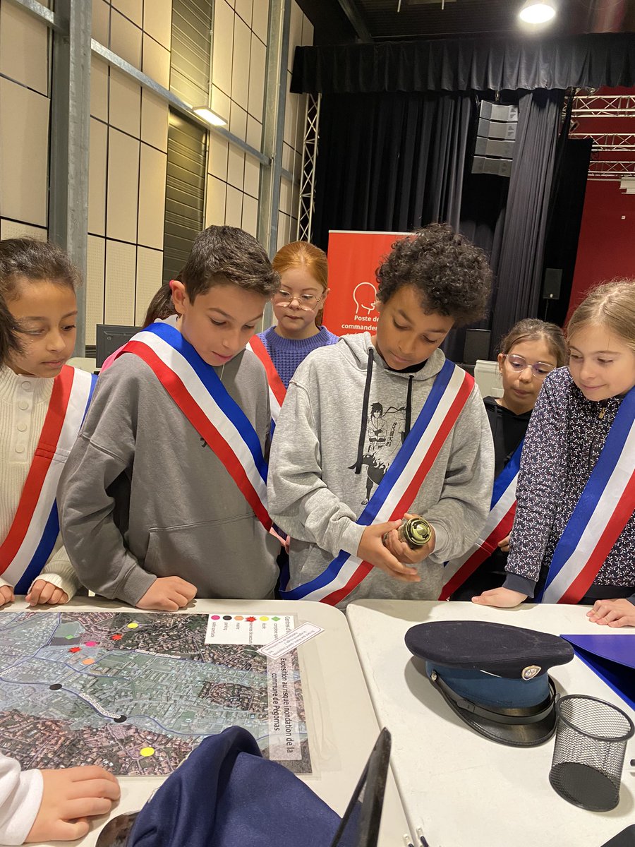 G-ADDICTION Jeunesse citoyenne (@gaddictionfr) on Twitter photo 💧Les élèves de CM2 des écoles Marie Curie et Jean Rostand dans la <a href="/VillePegomas/">Ville de Pégomas</a> apprennent à anticiper et réagir face au risque #inondation auquel ils pourraient être exposés.
Le fruit d’une belle collaboration avec <a href="/comagglo/">Communauté d'Agglomération du Pays de Grasse</a> et le <a href="/Smiage06/">SMIAGE Maralpin</a> ! 💧Les élèves de CM2 des écoles Marie Curie et Jean Rostand dans la <a href="/VillePegomas/">Ville de Pégomas</a> apprennent à anticiper et réagir face au risque #inondation auquel ils pourraient être exposés.
Le fruit d’une belle collaboration avec <a href="/comagglo/">Communauté d'Agglomération du Pays de Grasse</a> et le <a href="/Smiage06/">SMIAGE Maralpin</a> !