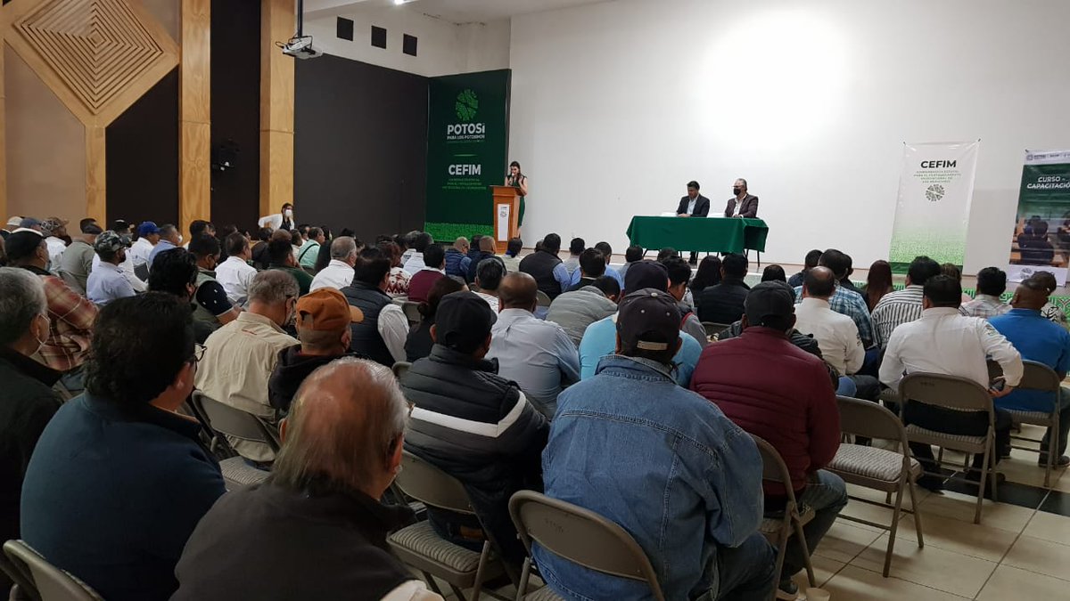 CEFIMSLP's tweet photo. ✅ Inauguración de la Jornada de Capacitación que de la mano de la COEPRIS llevamos a cabo para los 58 municipios en temáticas de tabaco, vapeadores, saneamiento, alcohol, entre otros.
#YaSeNota #GobiernoDelCambio #CEFIM #COEPRIS #municipiospotosinos https://t.co/o56tdCJq1V