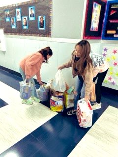 FveStuCo's tweet photo. @ForestVistaES Student Council is excited to support the upcoming LISD Snack Drive @LISDsocialwork https://t.co/n9NGpd6Ps3