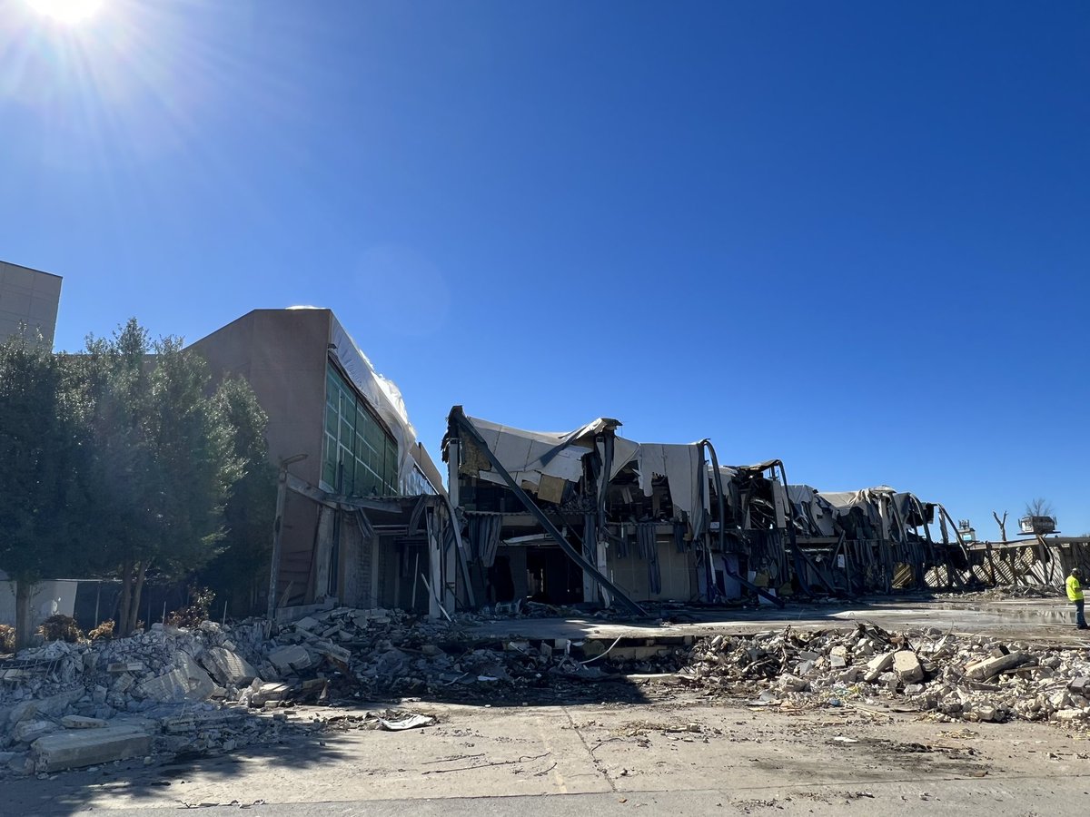 Really digging the new look at Woodland Hills Mall