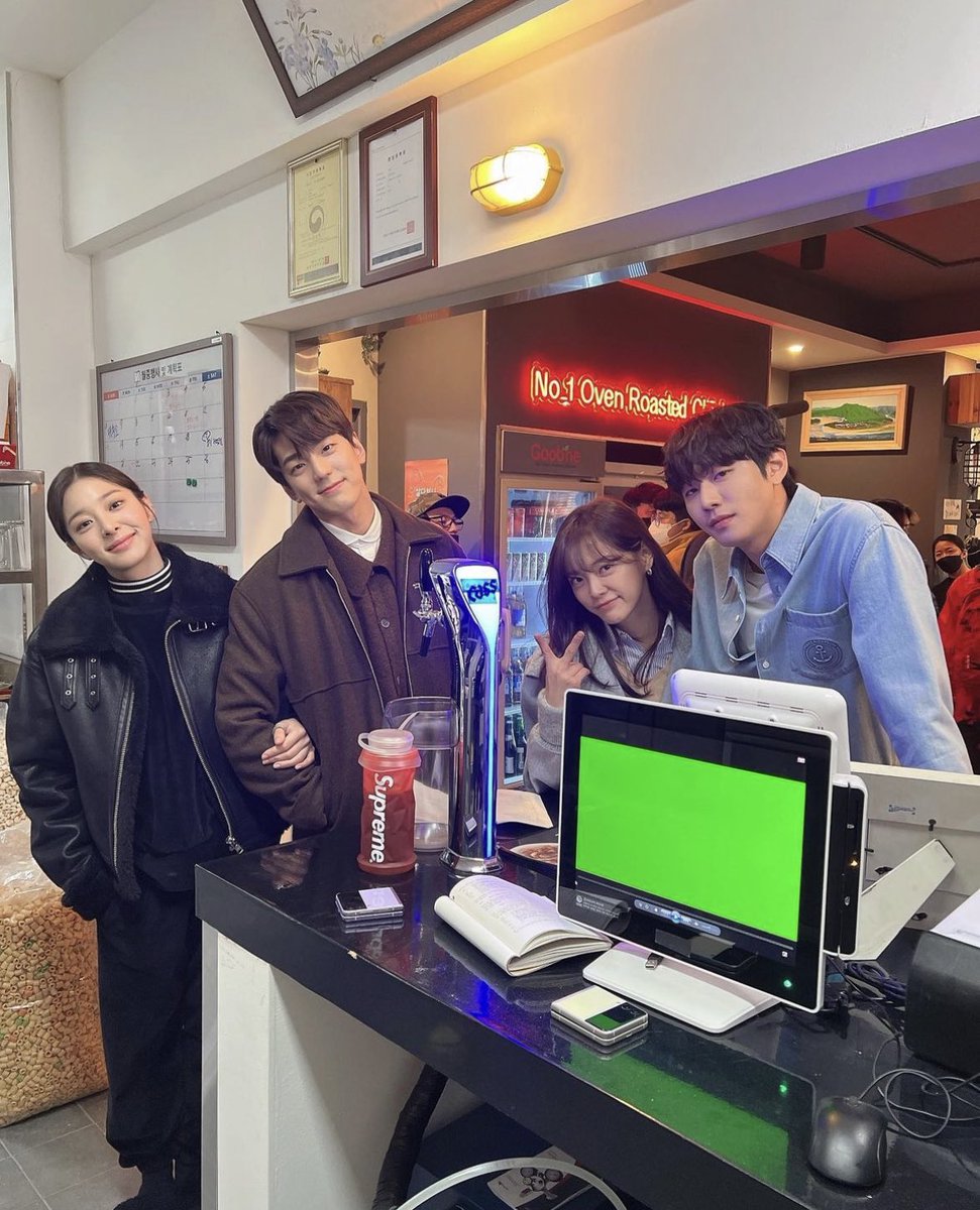 Can't believe it's already 1 year of my baby Haribo, the period of time that almost everyone was so excited waiting for Monday. Thankyou Business Proposal for being my comfort drama and for bringing us the most iconic bb Shin Hari / Shin Geum Hui 💛

 #BusinessProposal1stAnniv