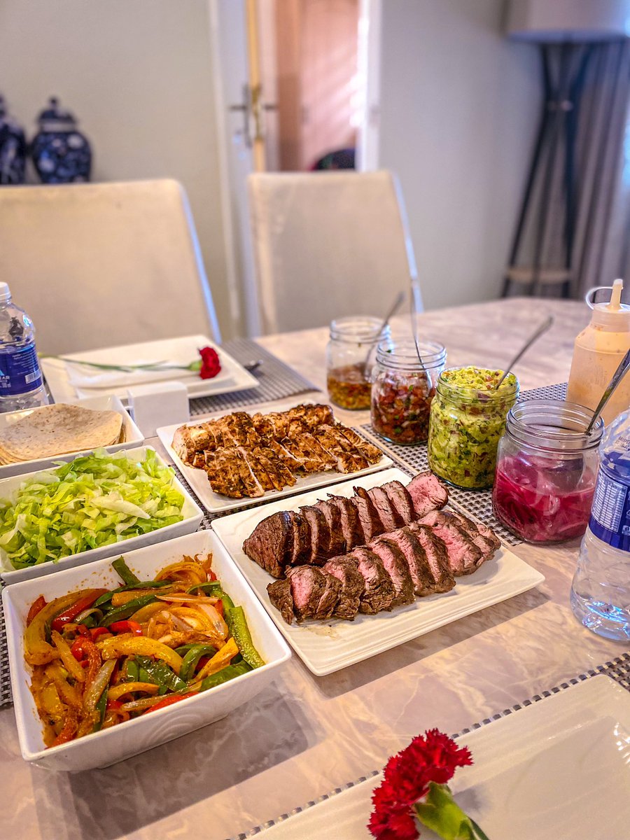 The_Mixologist_'s tweet photo. Todays Mexican inspired lunch for my clients. Build your own Tacos, Nachos, Wings and obviously the salad for good health 🌮😅 https://t.co/nsYTSXqCWV