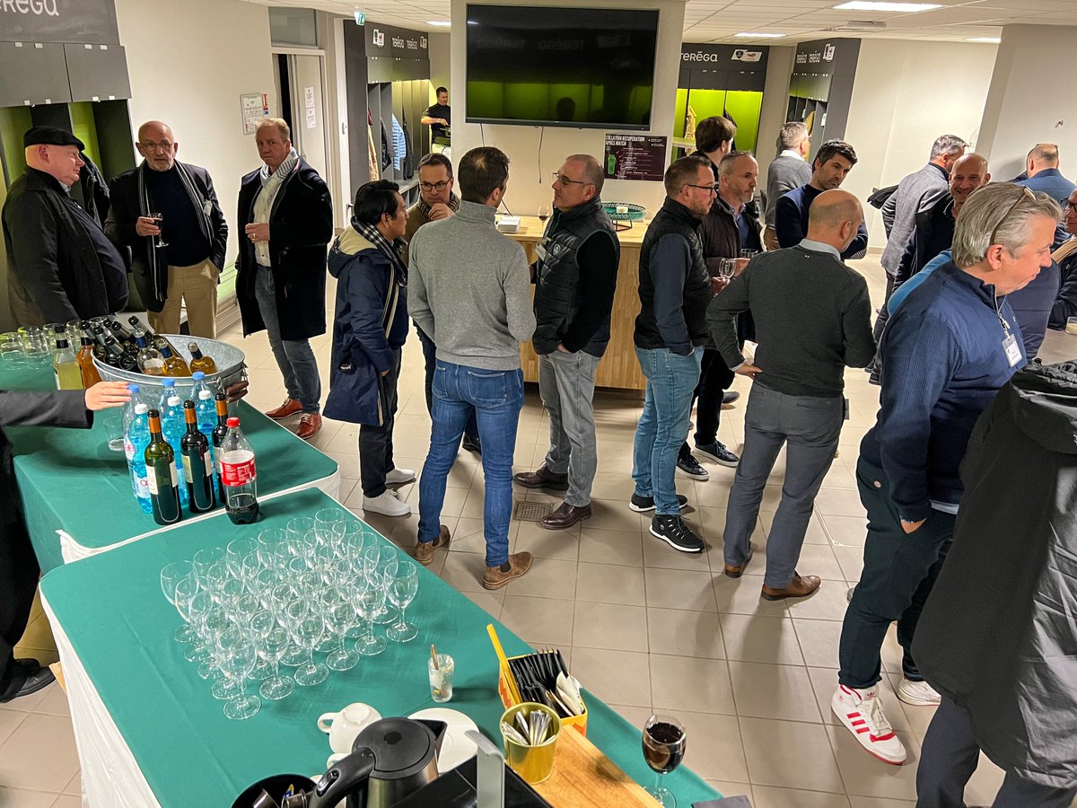 ClubHenryXV's tweet photo. 🗣 Jeudi dernier, 40 membres Henry XV ont pu bénéficier d'un entretien exclusif en compagnie du manager Sébastien Piqueronies.
 
🥂 Ce moment s'est ponctué par un cocktail dinatoire autour d'ateliers culinaires.
 
Rendez-vous le 16 mars pour l'Afterwork Saint-Patrick au Hameau 🍀 https://t.co/Mwab7eeA46