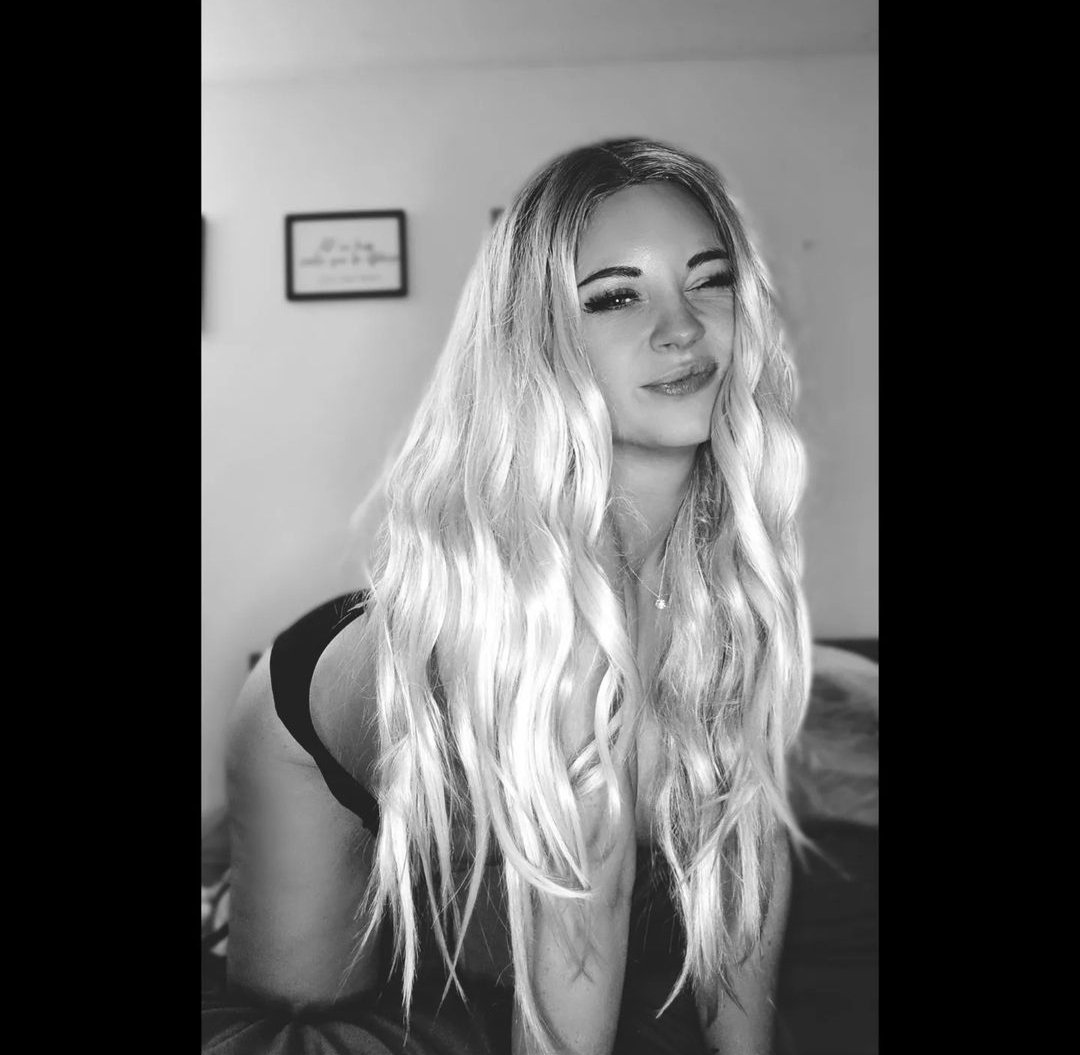 Scarletsecret27's tweet photo. @OnlyFansHero https://t.co/2359XhipiZ

Come join me....or don't it's your loss 😈🤷‍♀️🖤 very kink inclusive 🖤 https://t.co/DXXTE8ElPo