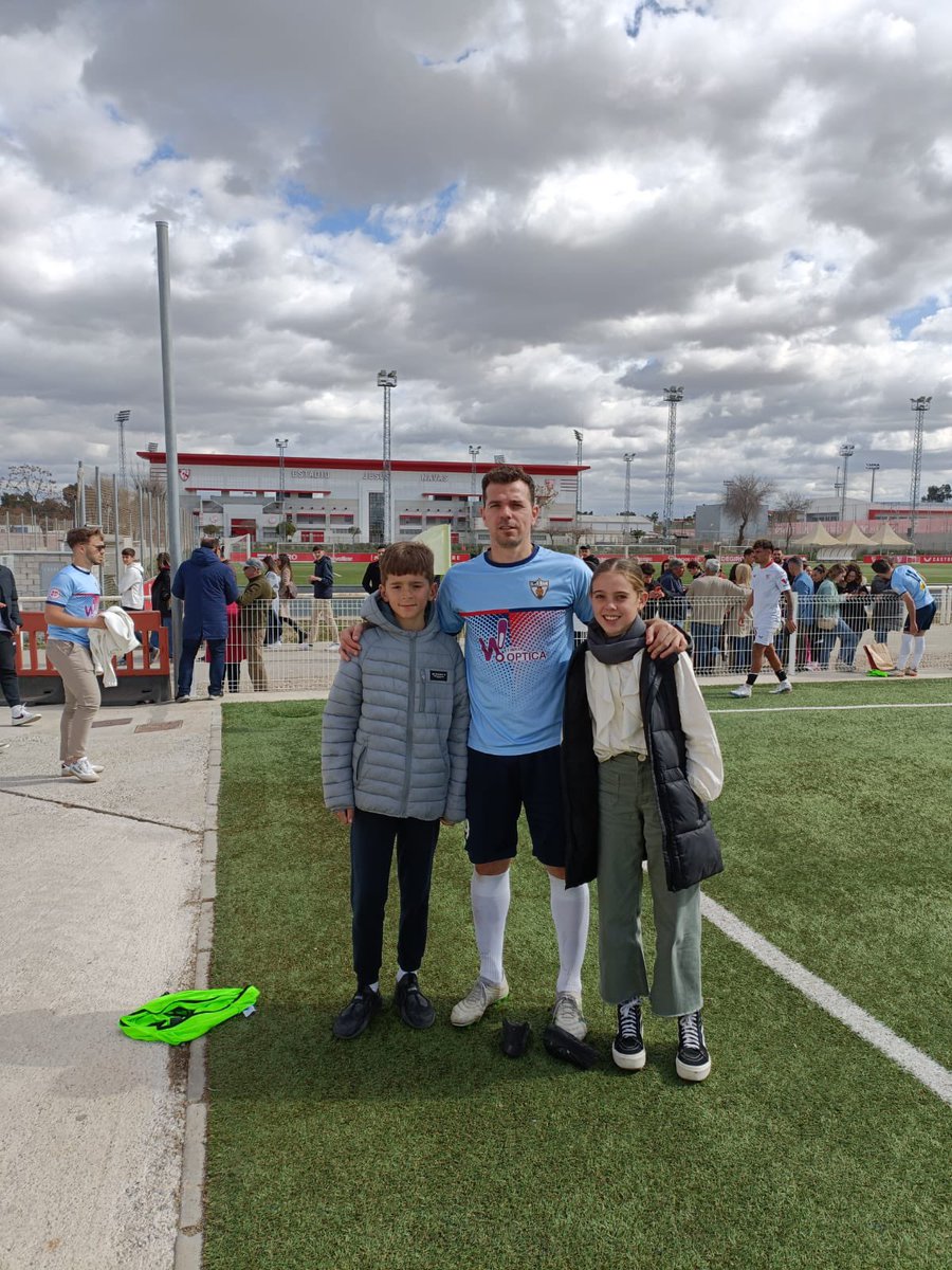 C_DPozoblanco's tweet photo. ¡Ayer no estuvimos solos en Sevilla!

Gracias a amigos, familiares y toda la gente que se desplazó para animar al CD Pozoblanco 💪🏽🤍 https://t.co/nPiadK2TVT