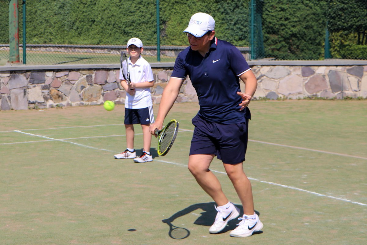 clubatlasmx's tweet photo. En Club Atlas el deporte es tradición, es parte de nuestros días y se vive en familia.
En #ClubAtlasColomos se realizó el Torneo de Tenis de “Padres e Hijos", evento peculiar por la destacada participación de la familia #Rojinegra, https://t.co/1dWmdjFf2x
