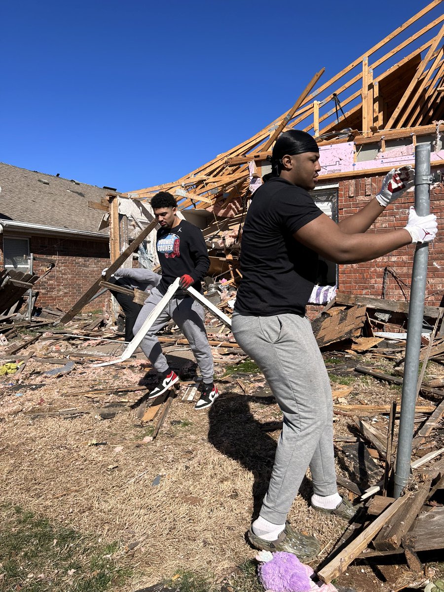 TheStripWay tweet media