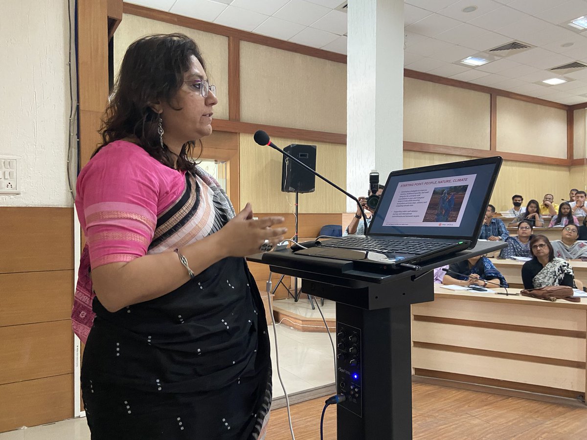 ThakkarLokendra's tweet photo. @WRIIndia @BamraGulshan @EpcoSkmcc @EPCO18 @environment_mp @UlkaKelkar @khamoshrewa @SaranshBajpai2 @subrataNE On this occasion a knowledge session on CoP27 &amp; the road ahead was organised where in @UlkaKelkar @subrataNE @khamoshrewa and @harjeet11 shared their views. Listening to these experts was quite enlightening. Many senior serving, retired officers, teachers &amp; students were present. https://t.co/d31PVY45lk
