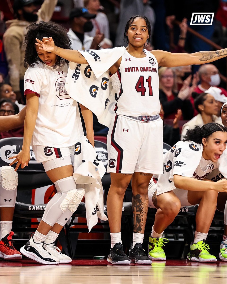 29-0 🚨

South Carolina recorded the first undefeated regular season in program history with their 73-63 win over Georgia on Sunday.