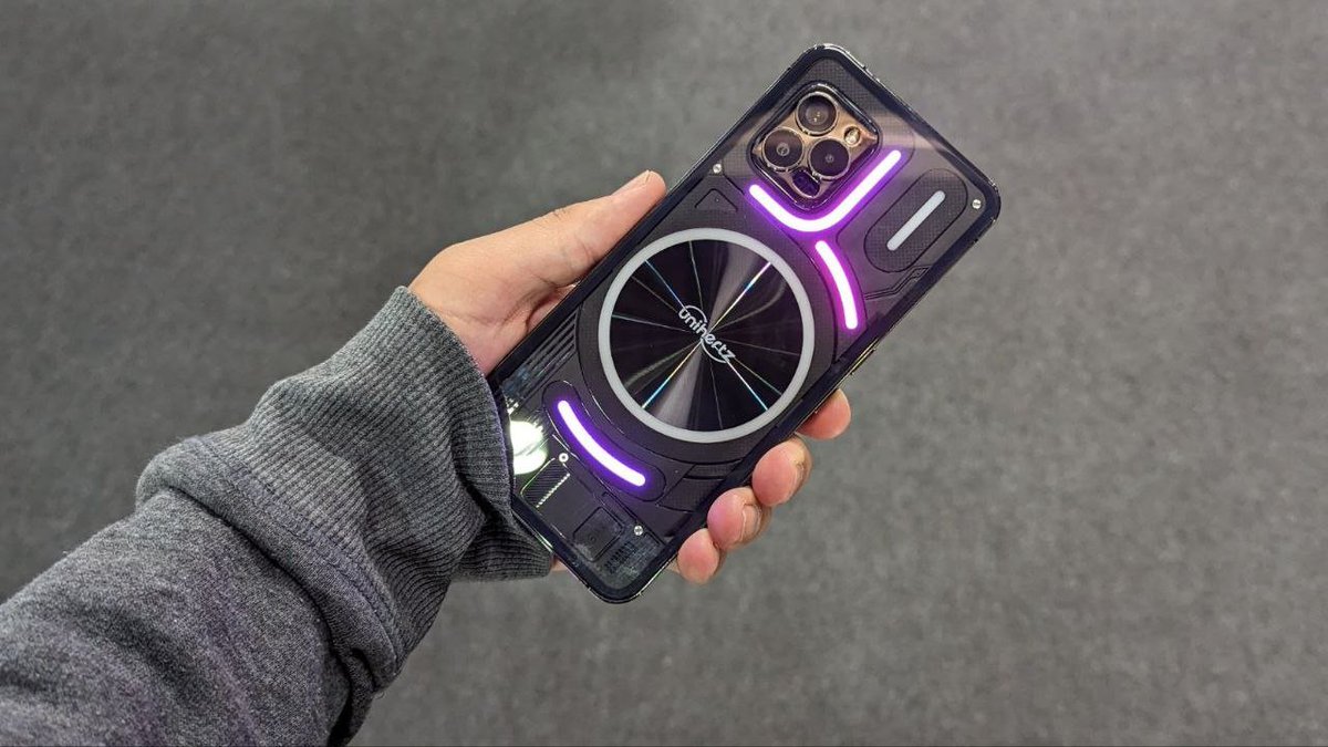 TechDocterz's tweet image. Unihertz Luna is shown in #MWC &amp;amp; will launch in March

MediaTek Helio G99
32MP Front | 108MP+2MP+20MP Night Vision Rear Camera
8GB LPDDR4x RAM
256GB UFS 2.2 Storage
5000mAh🔋
#Android12
Programmable Key
3.5mm🎧Jack
LED Light

Looks like Nothing Phone 1

Price less than $300