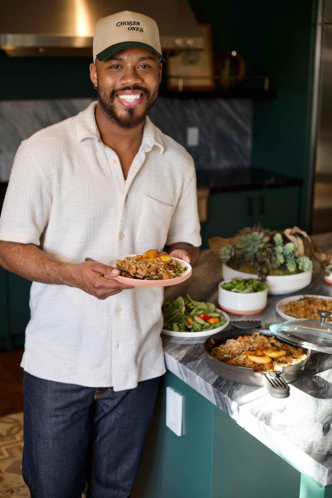 BleuMagazine's tweet photo. A native of Brooklyn, New York, Chef Brandon Gouveia, discovered his passion for cooking while assisting his grandmother as she catered numerous events
Check our website to read more!
#brandongouveia #chef #cooking #bleumagazine #bleu #bleulife https://t.co/kpSs06lKHj