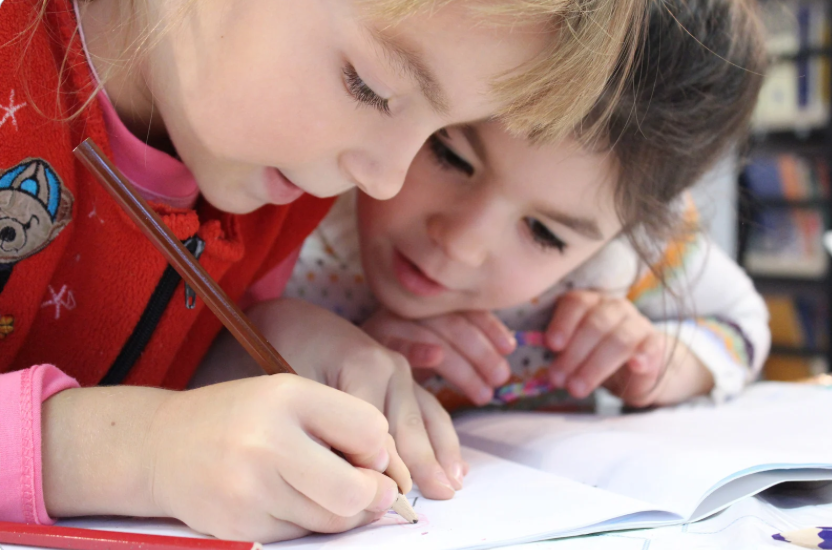 ChildWatchOS's tweet photo. For children under the age of 7 #writing can be very difficult!

➡️Here are some tips to make #learning to write a more enjoyable process for everyone involved. https://t.co/aqvMRhezTY https://t.co/E1x8YtLKg0