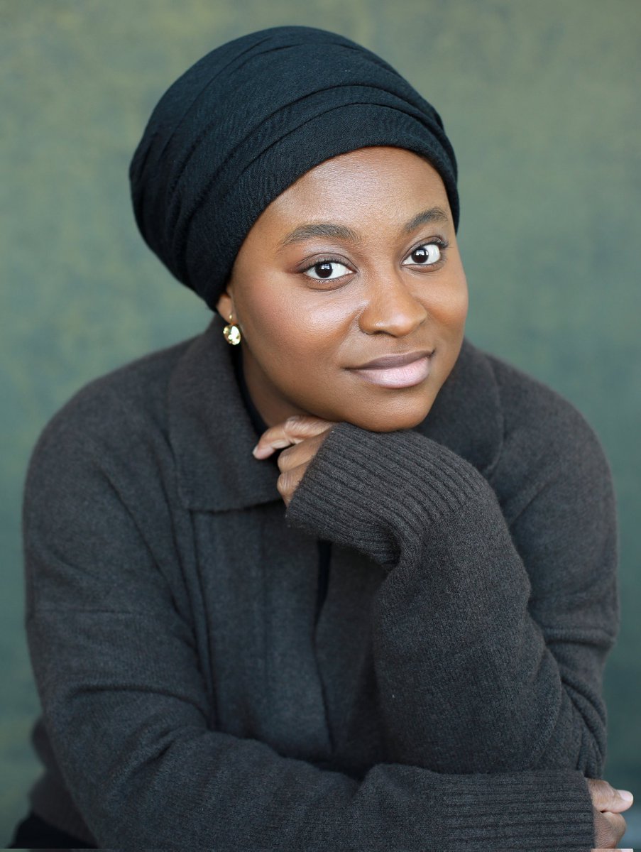 New author photo ✨️

shot by the amazingly talented @dujonna_