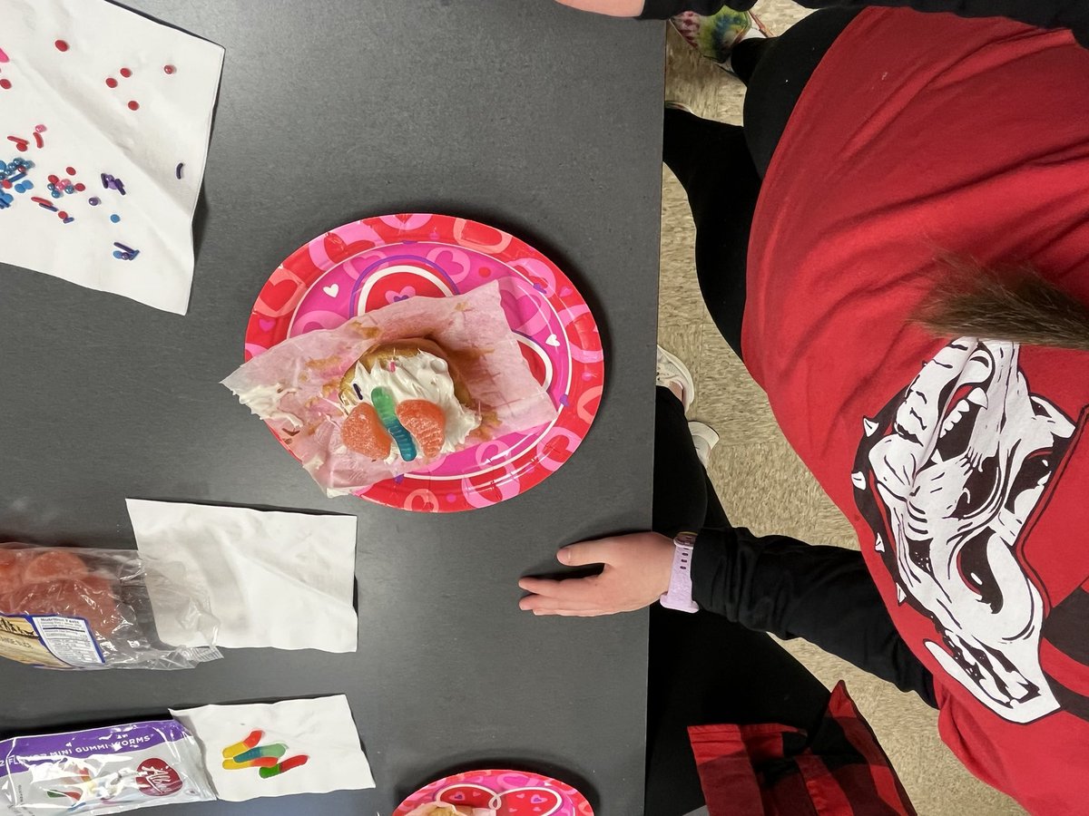 MBaker1517's tweet photo. @tracieparnell @n2yllc We also make the recipe every Friday. The kids ask on Monday, “What are we making on Friday?” They are always excited. https://t.co/THOsZAxfRy