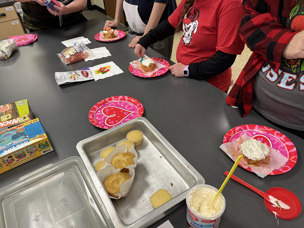 MBaker1517's tweet photo. @tracieparnell @n2yllc We also make the recipe every Friday. The kids ask on Monday, “What are we making on Friday?” They are always excited. https://t.co/THOsZAxfRy