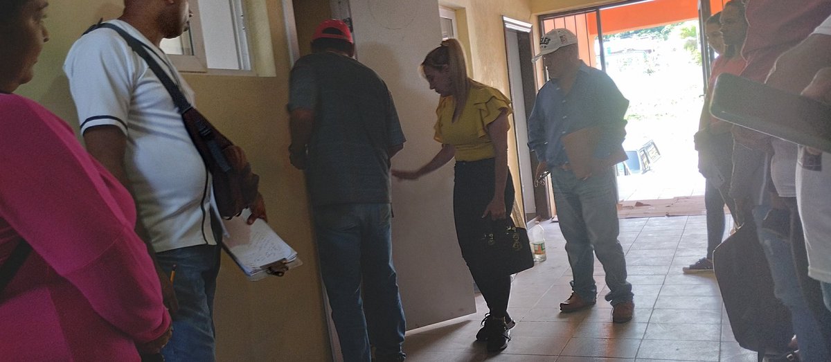 GMVV_Yaracuy's tweet photo. #DeInterés|| En aras de seguir garantizando mas hogares dignos a las familias yaracuyanas, cumpliendo instrucciones del Min. @IMVillarroel1, nos encontramos de inspección desde la obra #PetroInmobiliario "Cedeño Plaza" pronto a inaugurar. https://t.co/QjMgdPjcPM