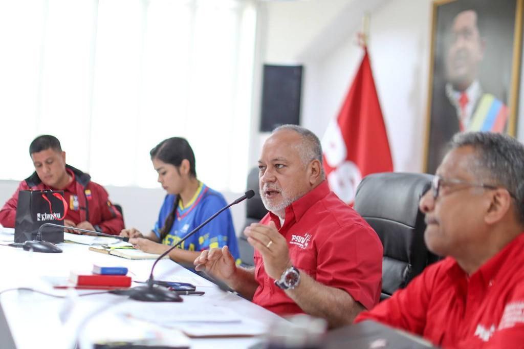 torrealbaf's tweet photo. La Dirección Nacional del @PartidoPSUV se reúne para discutir sobre los diversos temas de interés nacional e internacional, como también acerca de las actividades que se están realizando en el marco de los 34 años del #27FRebeliónAntiimperialista. 

@NicolasMaduro https://t.co/r7GaRramqG