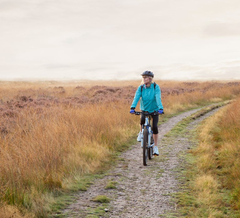 CountryfileMag's tweet photo. Cycling? Don't miss these important winter tips. https://t.co/qXAlLu96vU #cyclesafely #cycle https://t.co/9wcYfmedzo