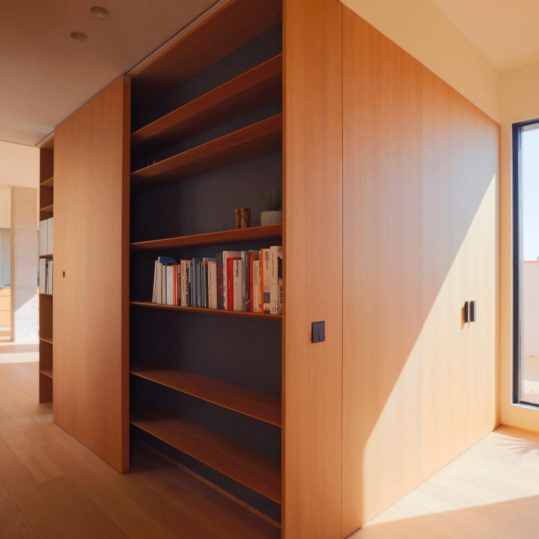 Klein Sliding Doors tweet media