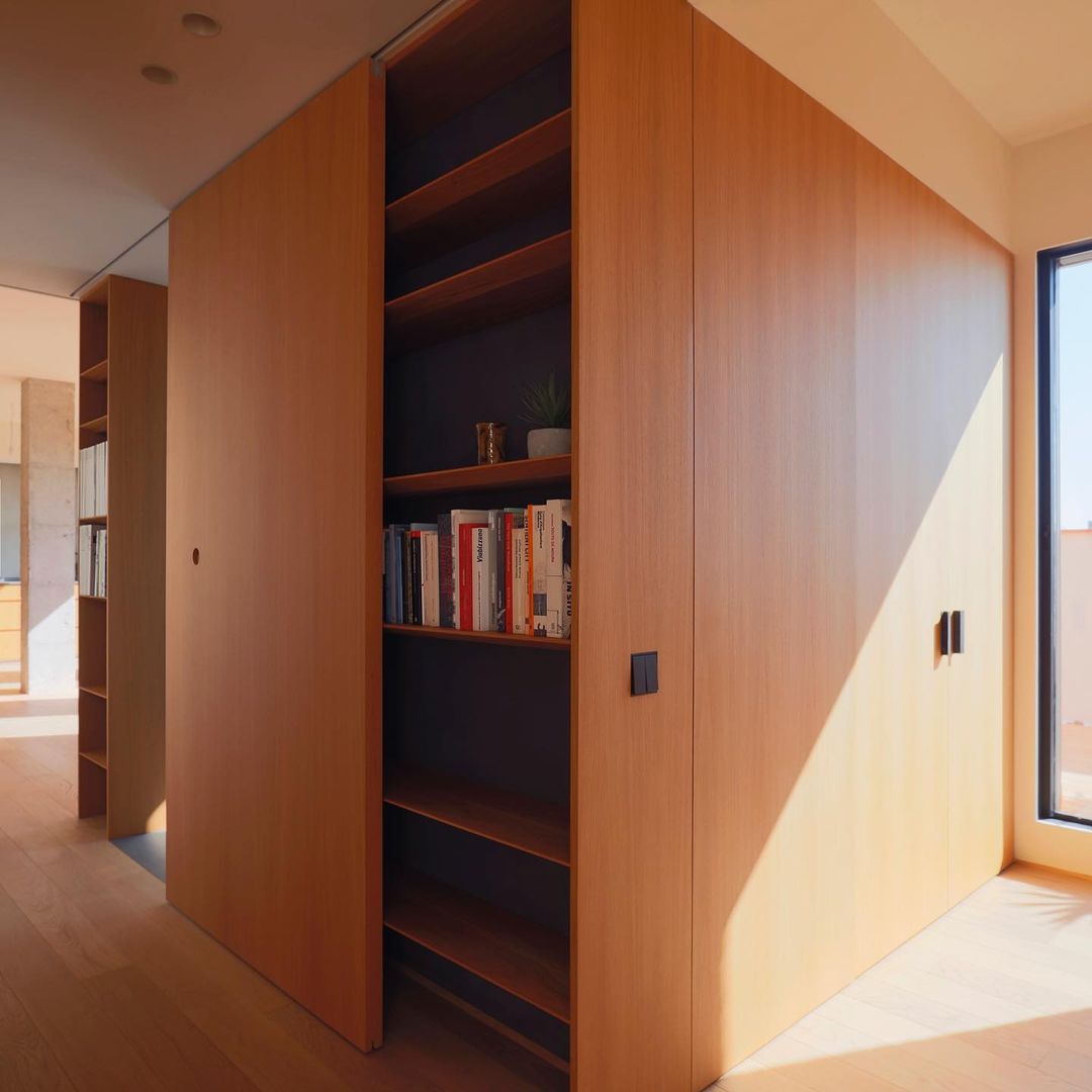 Klein Sliding Doors tweet media