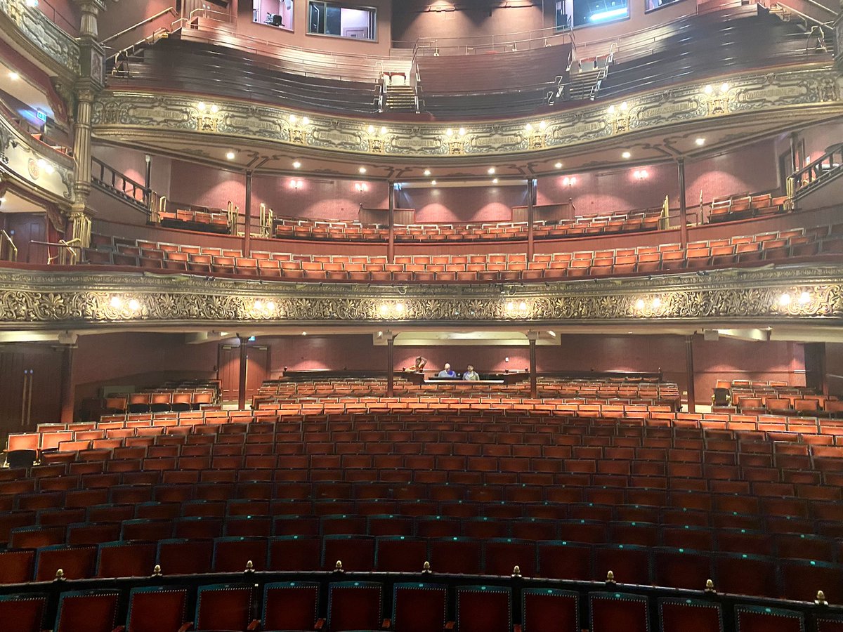McPheeMusic's tweet photo. Great to be back in this amazing venue. The Grand Opera House in Belfast as Foster and Allen’s Speical Guest. #brandonmcpheeshow #brandonmcphee #fosterandallen https://t.co/AbxLyHoIkc