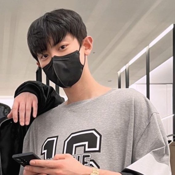 _chxba's tweet photo. 찬백 역아대물이요 ··
대딩 찬 × 보스 백 ·· https://t.co/Jl2GejELQ9