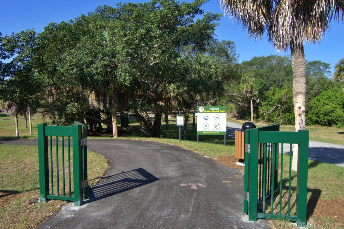 MyBocaParks's tweet photo. Well, what do we have here? It appears as though the pedestrian gates to #OceanStrand Park in #BocaRaton are open... https://t.co/4AezIiXEVM