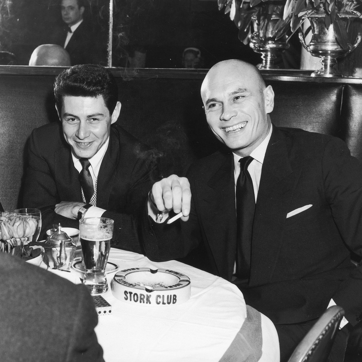 J.F.K., Sinatra, Hemingway and Monroe were just some of the names that turned the Stork Club into America’s most famous night spot.

therake.com/stories/icons/…

#TheRake #StorkClub #Issue86