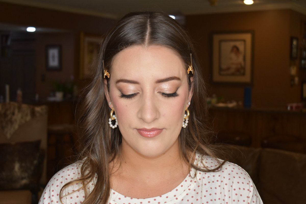 lgaljour's tweet photo. A beautiful bridesmaid from this past weekend, had so much fun with these girls! 
@glamtogeaux 
.
#bobbibrown #nars #hourglass #jouer #bridalmakeup #bride #bridesmaids #wedding #weddingmakeup #makeupartist #makeup #stila #urbandecay #danessamyricks #beauty #nola #nolamua https://t.co/rkDs8jGmqj
