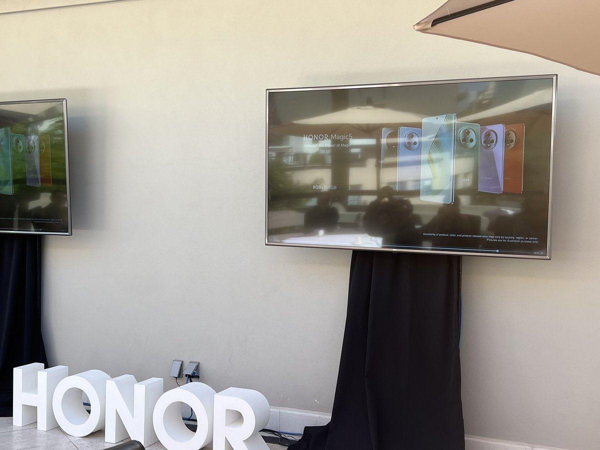 PandaAncha's tweet photo. ¡Hoy @honor_mexico dio grandes anuncios durante la #MWC2023! Se presentaron los nuevos dispositivos de la #MagicSeries y el #HONORMagicVs, el primer plegable lanzado a nivel mundial. 📱 https://t.co/AYGLt0bBgP