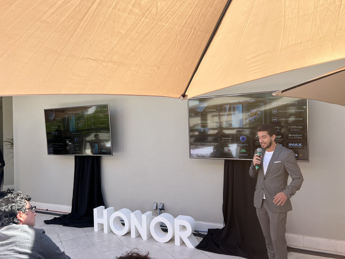 PandaAncha's tweet photo. ¡Hoy @honor_mexico dio grandes anuncios durante la #MWC2023! Se presentaron los nuevos dispositivos de la #MagicSeries y el #HONORMagicVs, el primer plegable lanzado a nivel mundial. 📱 https://t.co/AYGLt0bBgP