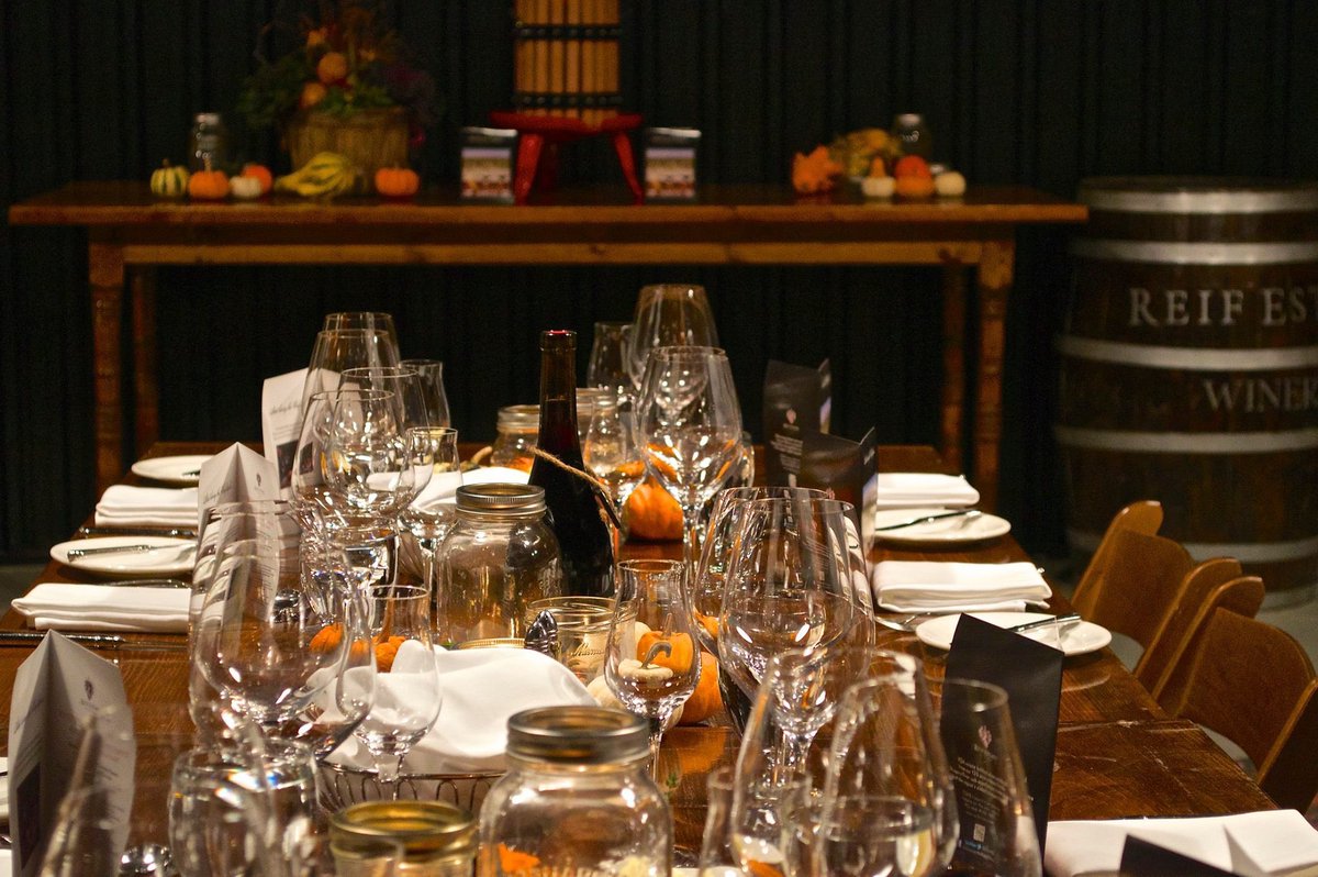 ONCraftWineries's tweet image. Meet the Member Monday! 

Visit @reifestateestate, one of Niagara-on-the-Lake&apos;s founding family wineries. Founded in 1982, this winery is a must visit if in and around the #Niagara Region. #ONwine #VQA