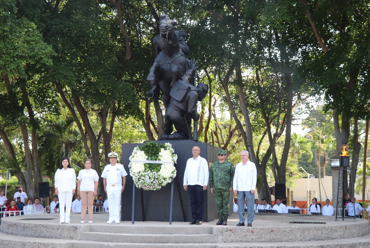 tsj_tabasco's tweet photo. El gobernador @cmmerino y el magistrado presidente del @PJETab_TSJ, Enrique Priego Oropeza, encabezaron el acto cívico del 159 aniversario del Triunfo de las Fuerzas Liberarles sobre el invasor francés, que se realizó frente a la estatua del coronel Gregorio Méndez Magaña. https://t.co/d1cbZTDAJD