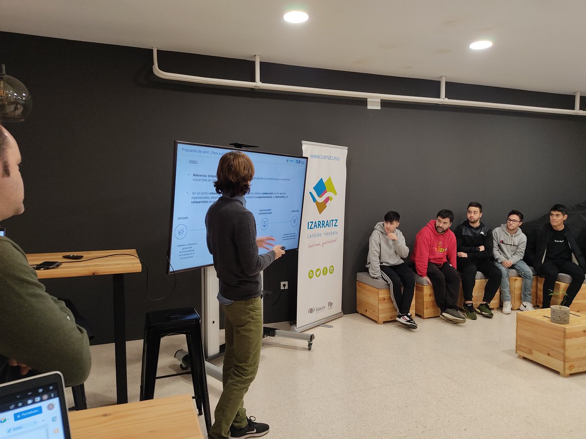 Izarraitz_LHII's tweet image. Ikastetxea buru-belarri zibersegurtasuna lantzen. Oraingoan ZIUR erakundearen eskutik hitzaldia mekatronika eta informatikako ikasleei bideratua. 
#ciberseguridad #informatika #mekatronika #zibersegurtasuna #fp @izarraitz_lhii @ikaslangipuzkoa @ZiurFundazioa