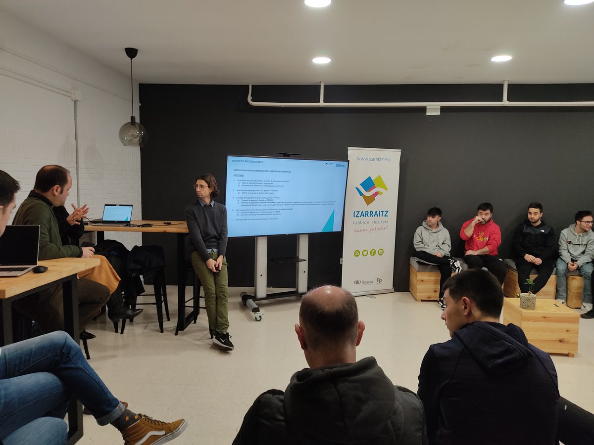 Izarraitz_LHII's tweet image. Ikastetxea buru-belarri zibersegurtasuna lantzen. Oraingoan ZIUR erakundearen eskutik hitzaldia mekatronika eta informatikako ikasleei bideratua. 
#ciberseguridad #informatika #mekatronika #zibersegurtasuna #fp @izarraitz_lhii @ikaslangipuzkoa @ZiurFundazioa