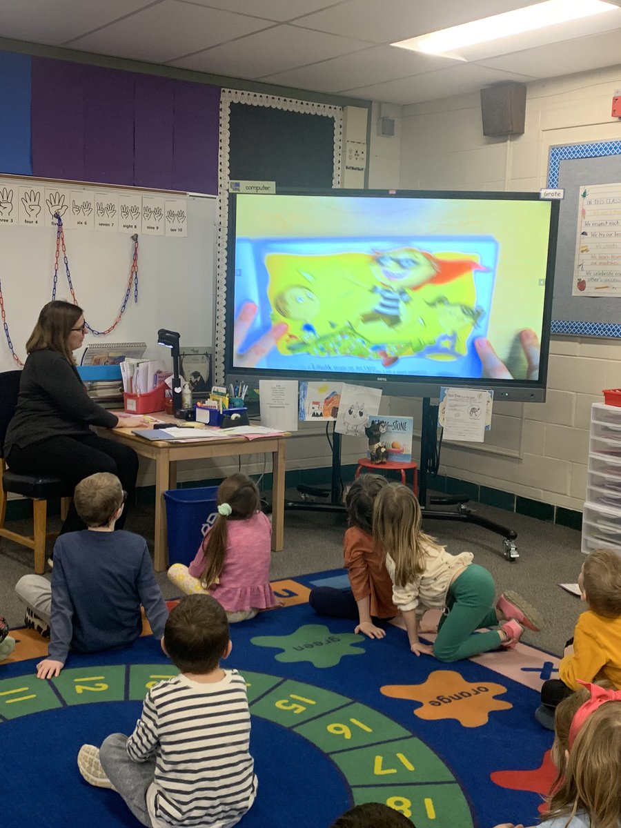 clthomp79's tweet photo. Loved today’s lesson on personal space with @CukierLindsey. @KinderGroteD70 kinders we’re super engaged and learned a lot about Space Invaders! #d70shinyapple #d70cougars #socialthinking https://t.co/YoM4ytmKHk