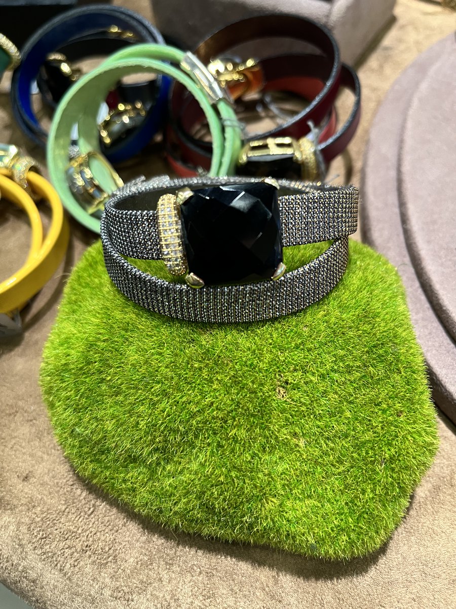 ShowTriangle's tweet image. Cool Jewelry At The Show

 gtshows.com

#wholesalejewelry, #wholesaleapparel #retail #boutique #fairtrade #fashionjewelry  #jewelrymarket #Greensboro_Gift_Jewelry_Show #GTS_Florida_Expo