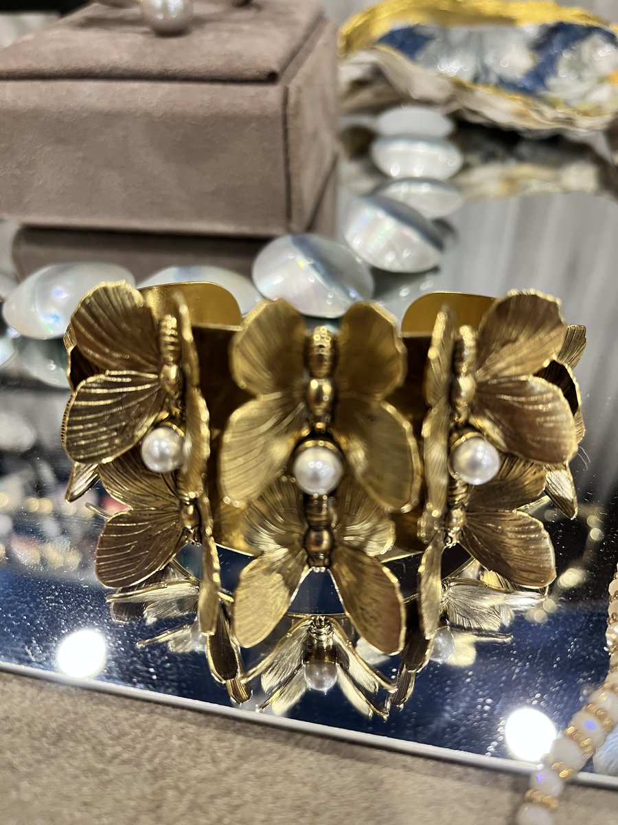 ShowTriangle's tweet image. Cool Jewelry At The Show

 gtshows.com

#wholesalejewelry, #wholesaleapparel #retail #boutique #fairtrade #fashionjewelry  #jewelrymarket #Greensboro_Gift_Jewelry_Show #GTS_Florida_Expo