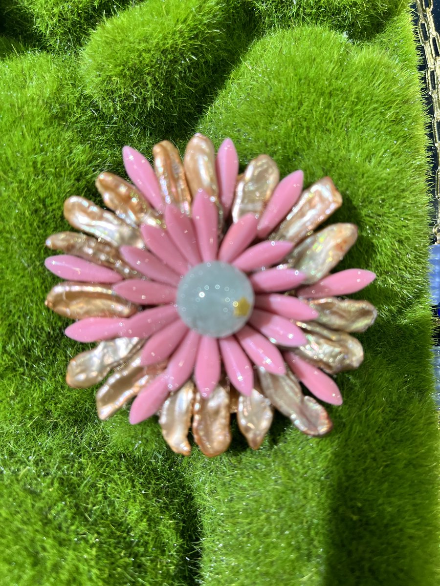 ShowTriangle's tweet image. Cool Jewelry At The Show

 gtshows.com

#wholesalejewelry, #wholesaleapparel #retail #boutique #fairtrade #fashionjewelry  #jewelrymarket #Greensboro_Gift_Jewelry_Show #GTS_Florida_Expo