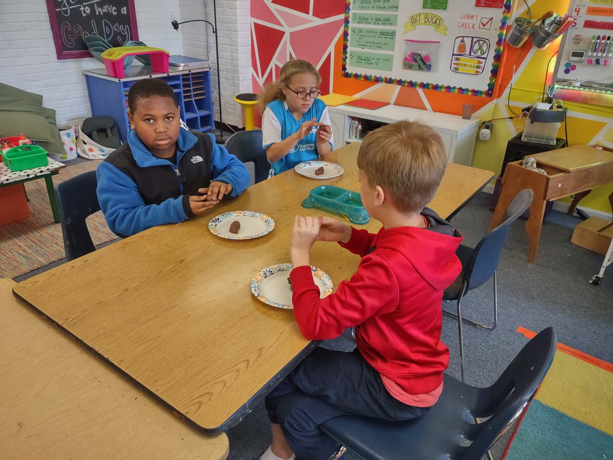 danneydailey's tweet photo. @FCSchoolsNC @YESjrjags @FCSHawthorne @FCACArts Youngsville Elementary 4th graders learning about Haliwa-Saponi culture &amp; clay sculpting with Senora Lynch, Haliwa-Saponi artist. https://t.co/8KqNMOs9yD
