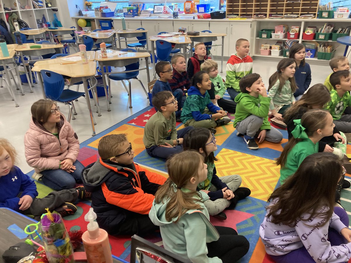 MWolsko's tweet photo. We had our first mystery reader of the year!
#ReadAcrossAmerica #montourproud @MontourSD https://t.co/EJLLqpU48W